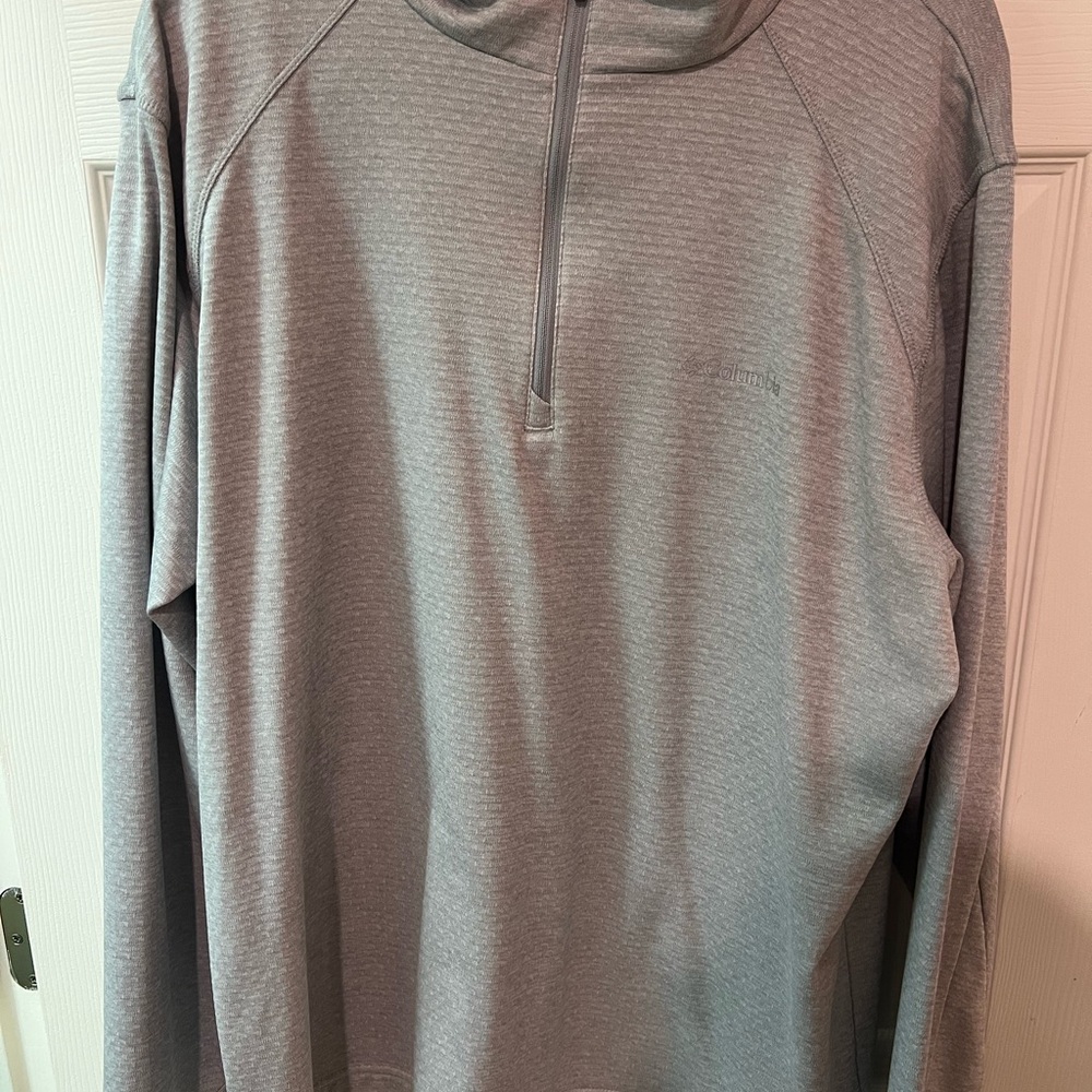 Columbia Men's Light Gray Zip-Up Sweater